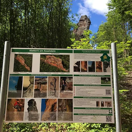 In * Annweiler am Trifels